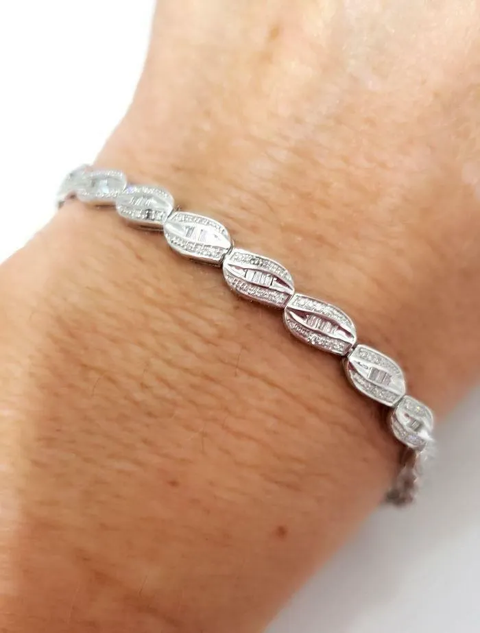 1.00CT T.W. BAGUETTE & ROUND DIAMOND BRACELET in 10K WHITE GOLD