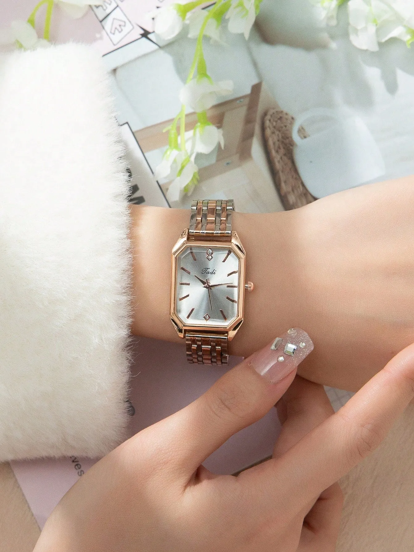 1pc Geometric Dial Quartz Watch - White
