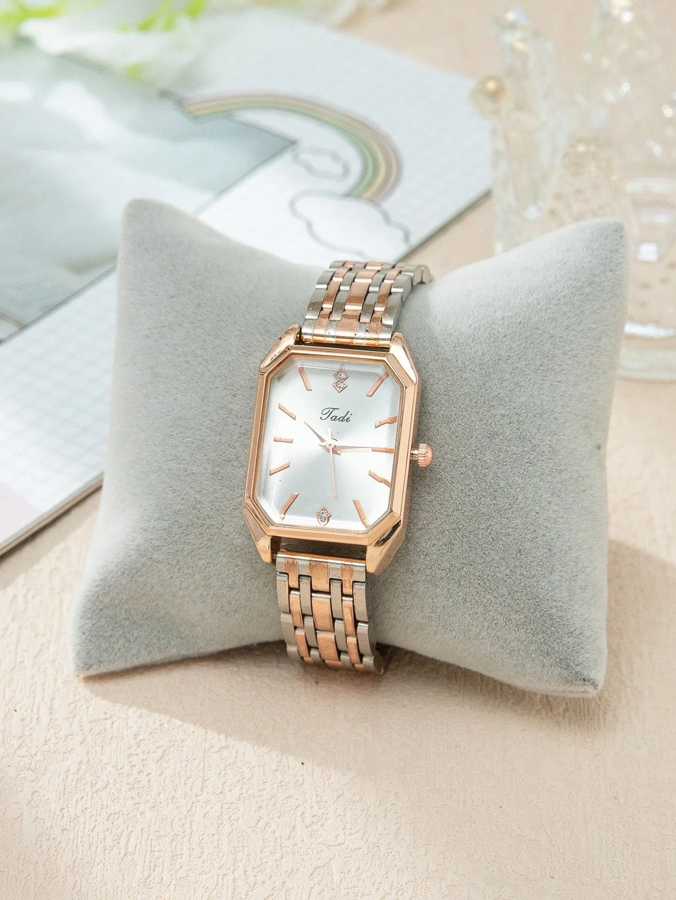 1pc Geometric Dial Quartz Watch - White