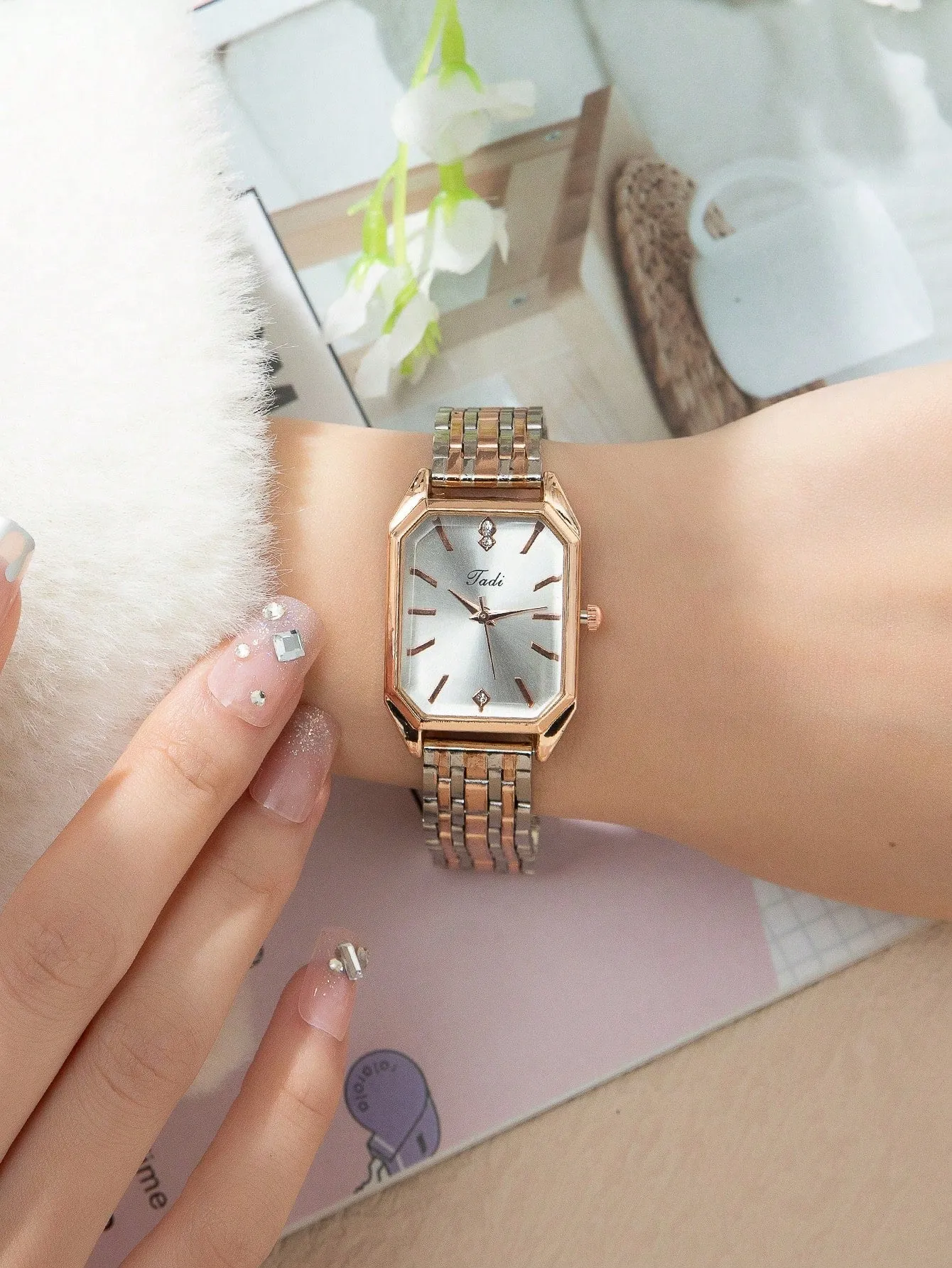 1pc Geometric Dial Quartz Watch - White