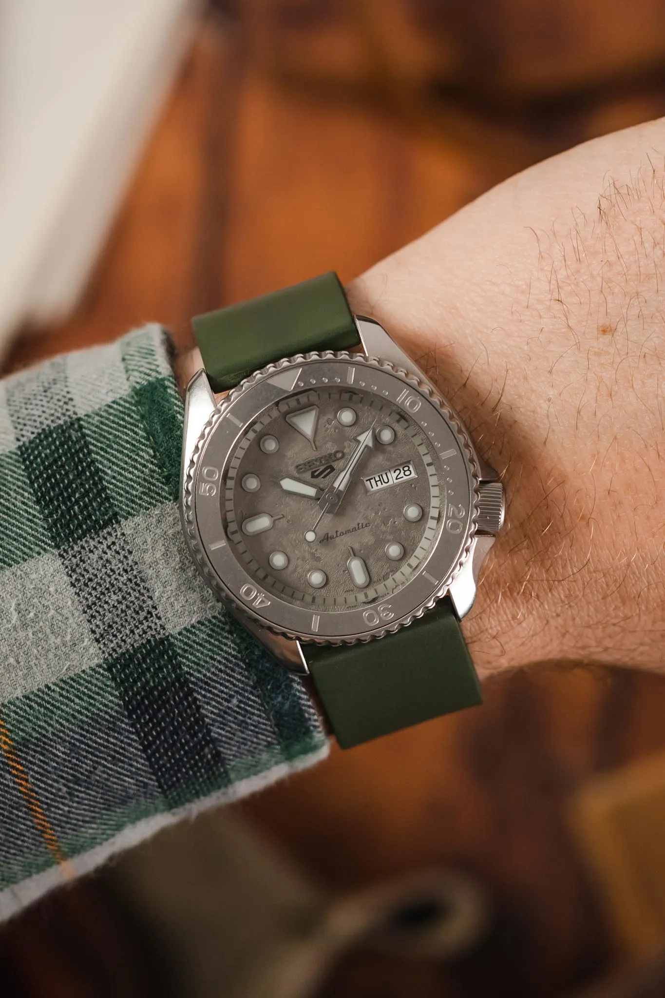 Bonetto Cinturini 270 Self-Punch Rubber Watch Strap in DARK GREEN