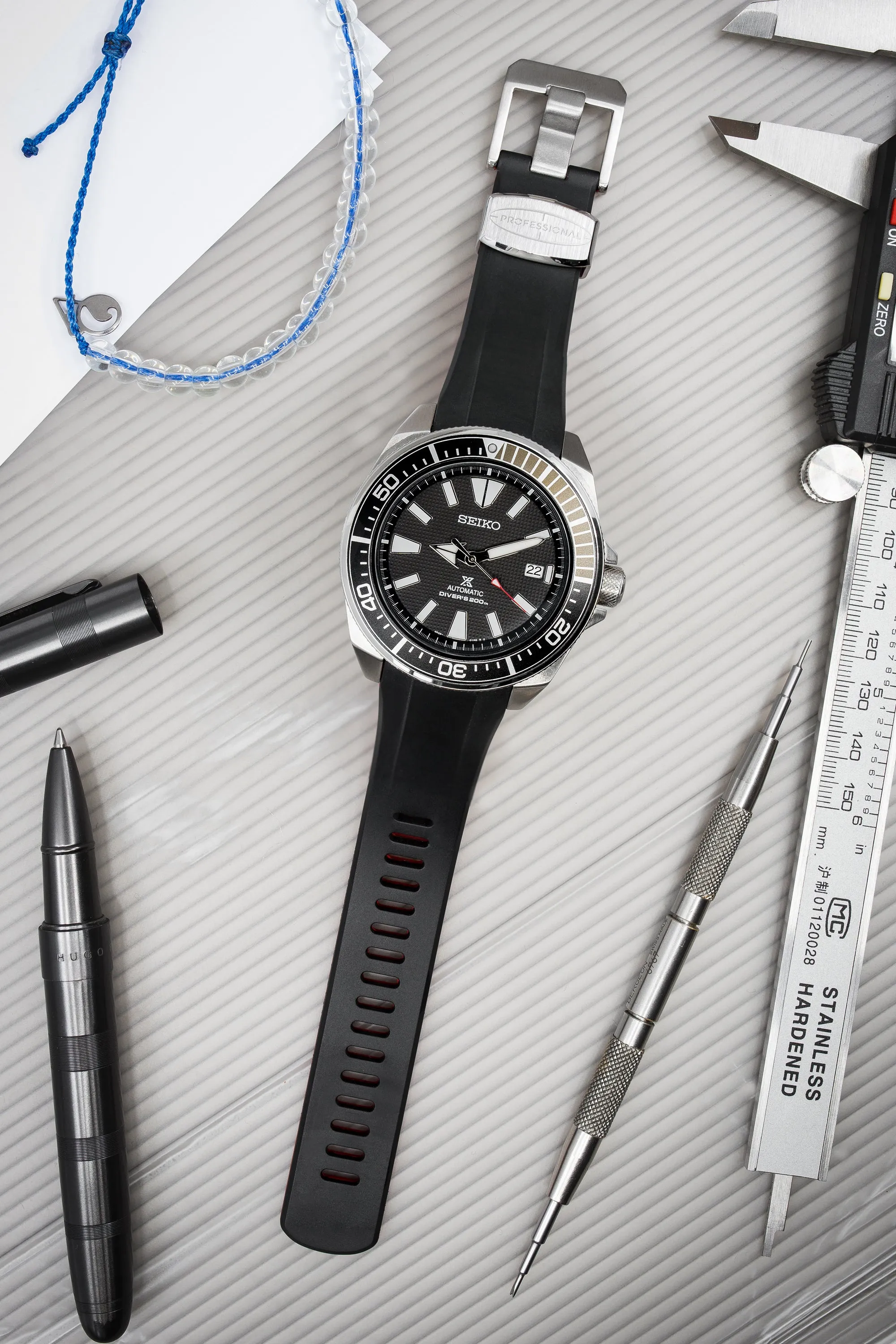 CRAFTER BLUE CB09 Rubber Watch Strap for Seiko "New" Samurai Series – BLACK & RED