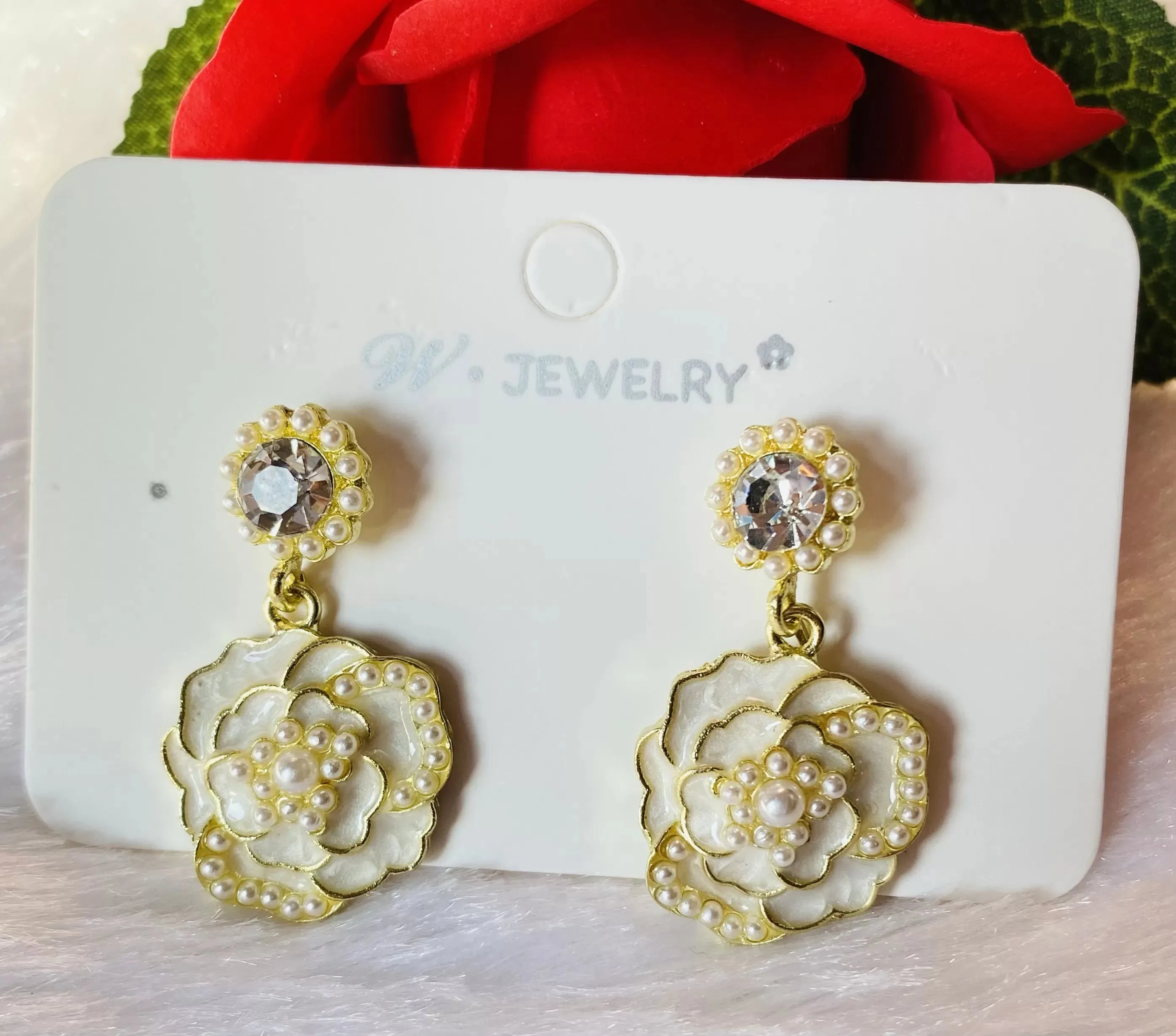 Elegant lady flower pearl women’s earrings