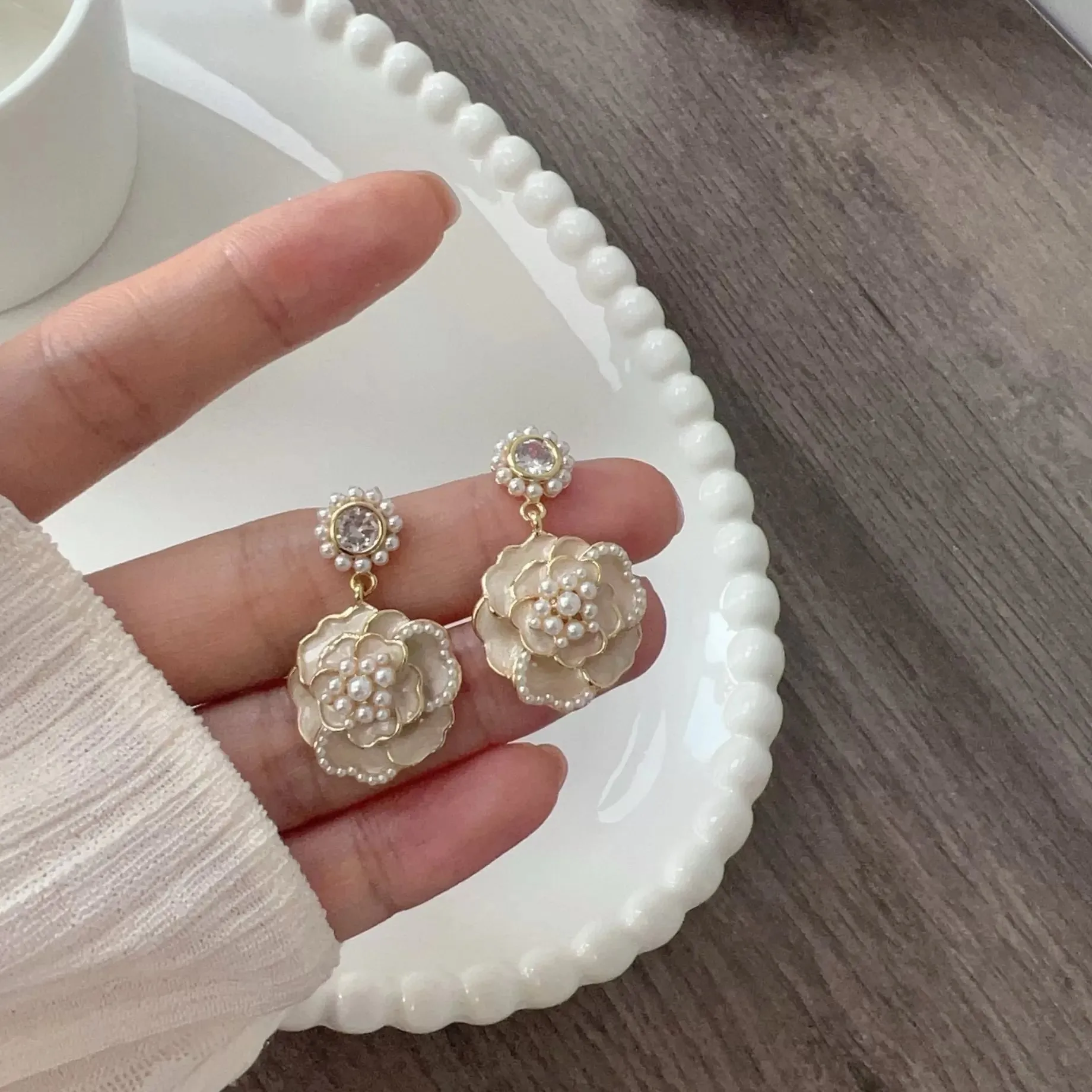 Elegant lady flower pearl women’s earrings