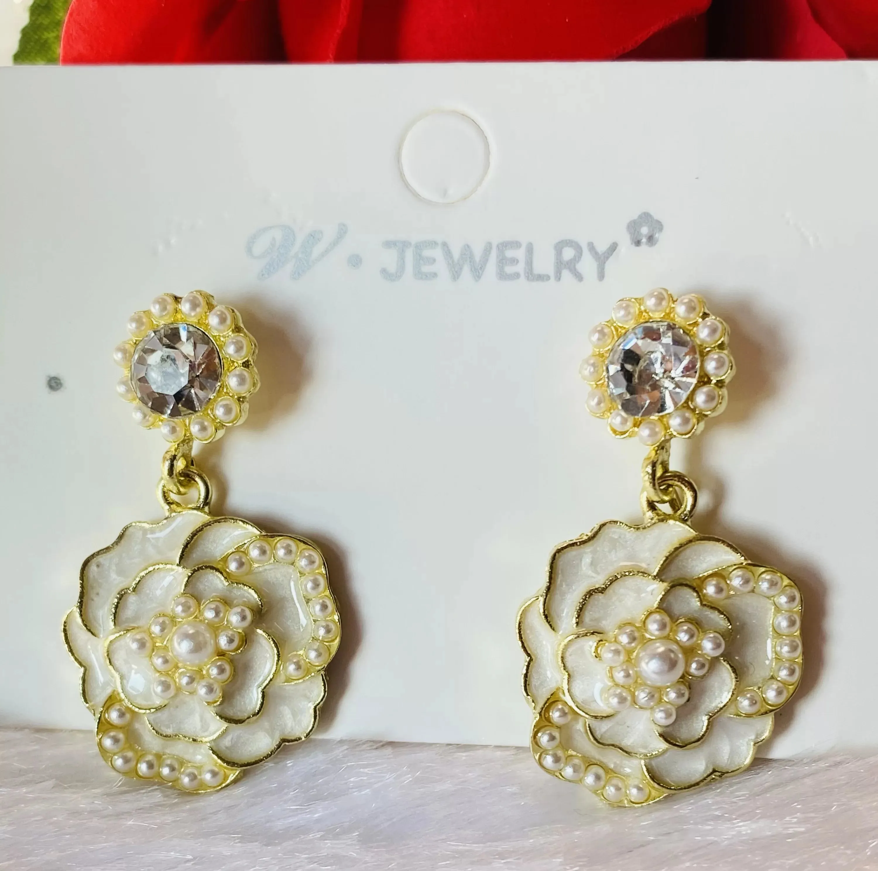 Elegant lady flower pearl women’s earrings