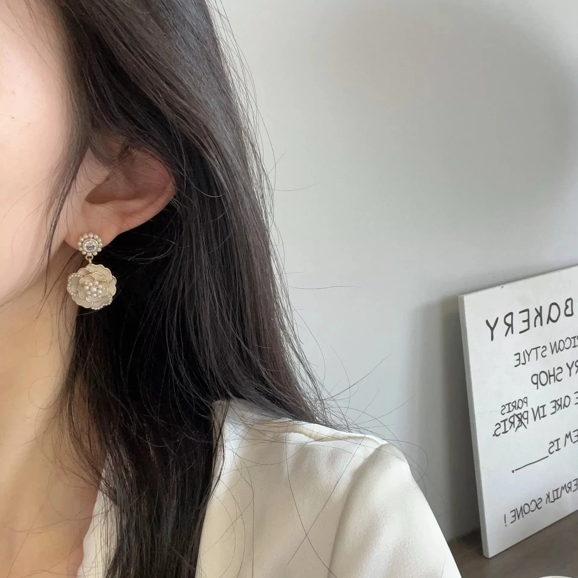 Elegant lady flower pearl women’s earrings