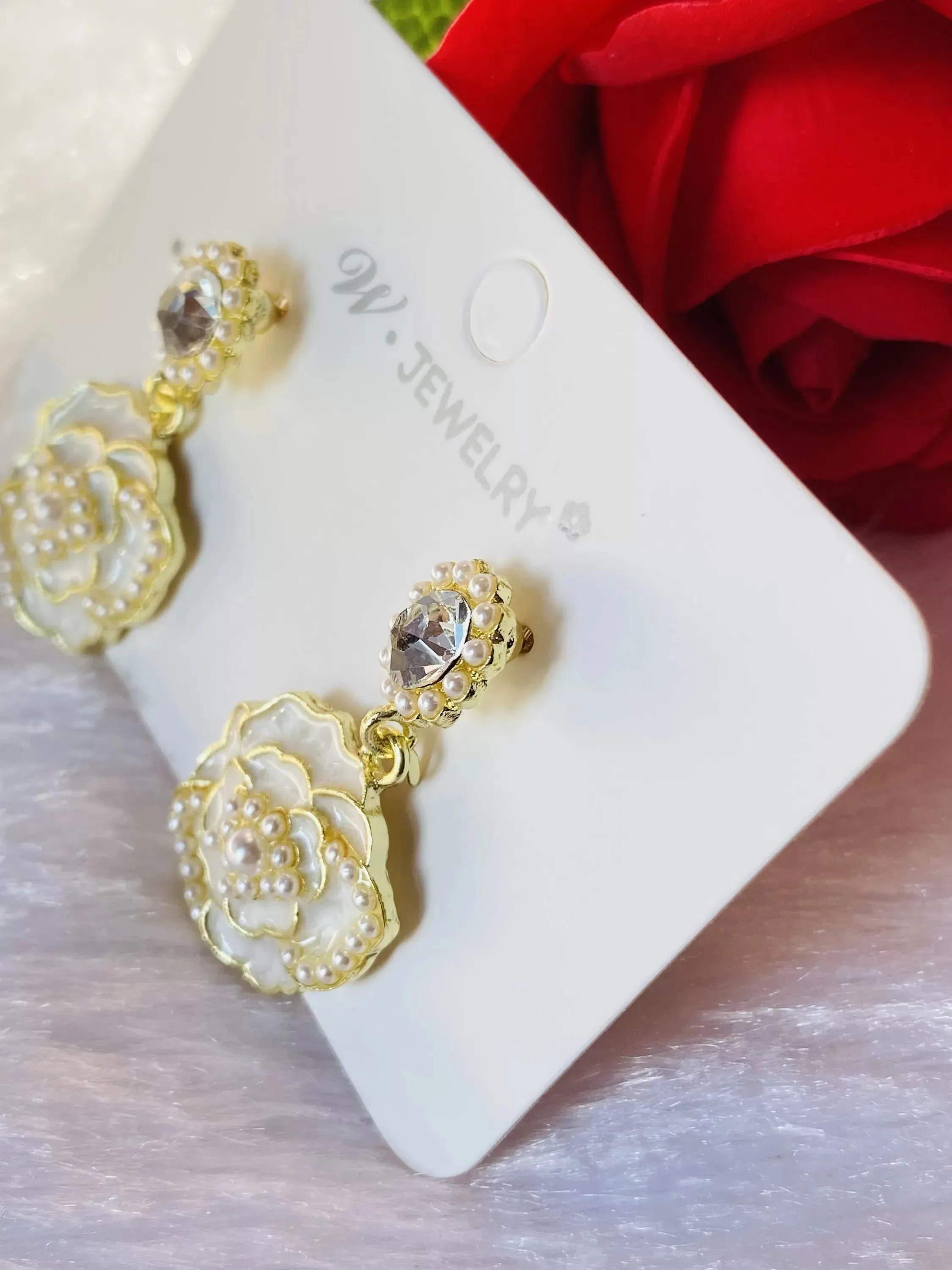 Elegant lady flower pearl women’s earrings