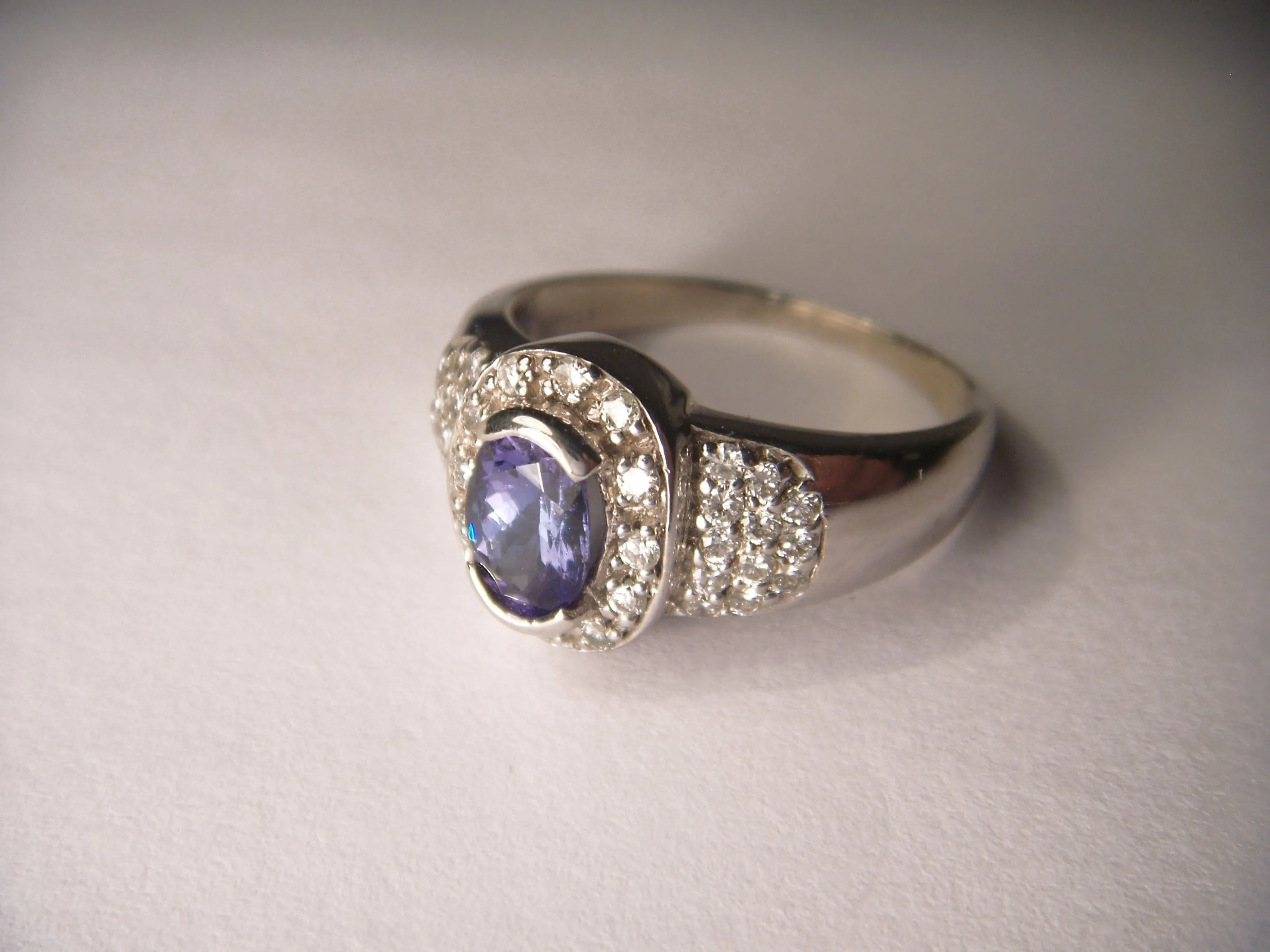 Exquisite 14K White Gold Diamond Tanzanite Designer Ring Band