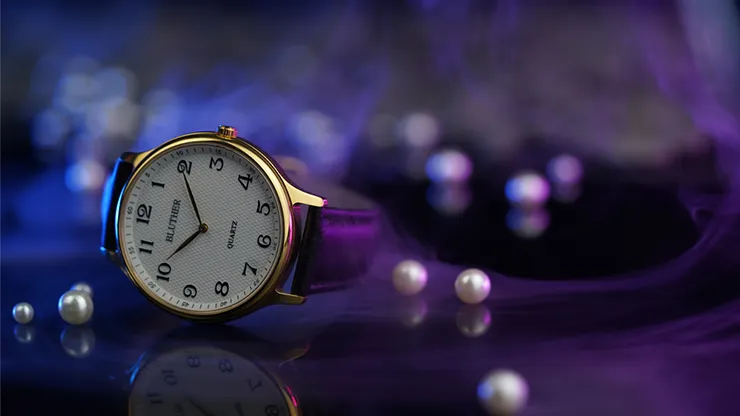 Infinity Watch V3 - Gold Case White Dial / STD Version (Gimmick and Online Instructions) by Bluether Magic