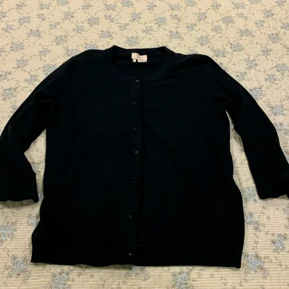 Kate Spade Sweater Size Small Like NEW Button Down Front Bow design Sleeve Cuffs