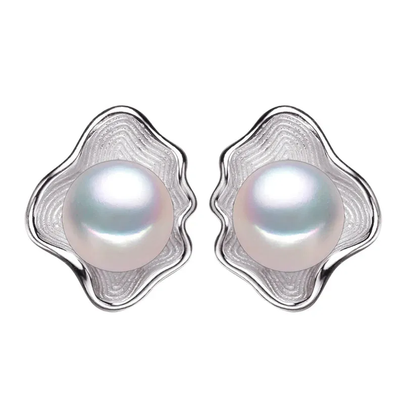 Pearl Earring with Shell White