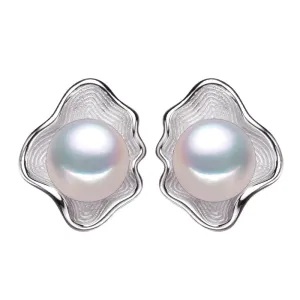 Pearl Earring with Shell White