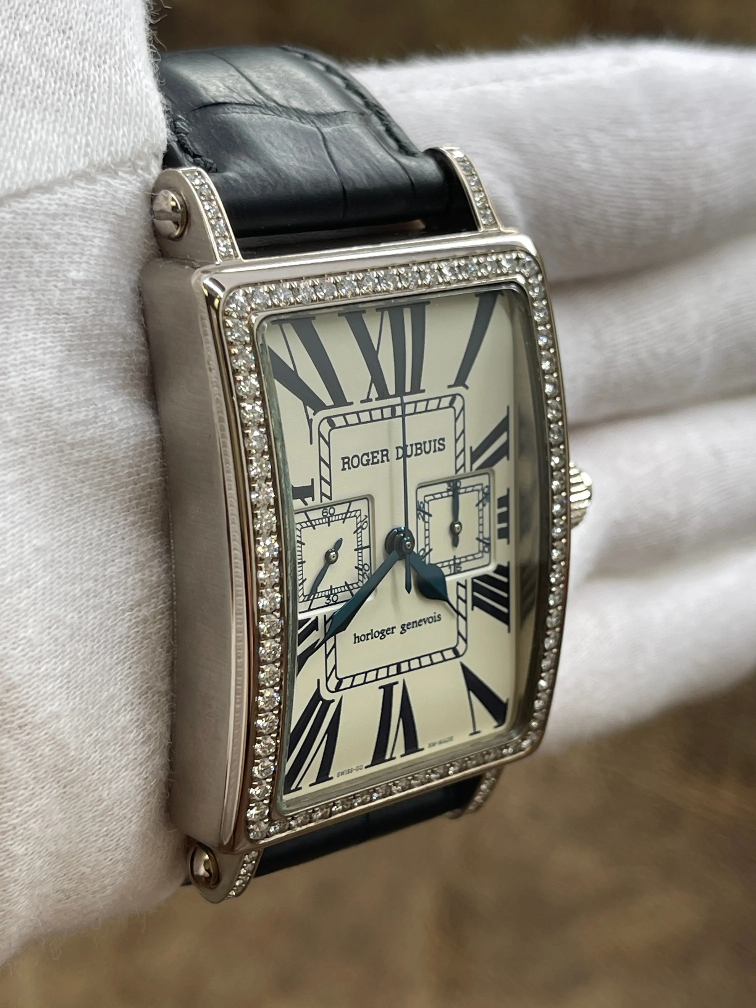 Roger Dubuis Monopusher 18K White Gold Diamonds Rare 28 L.E Much More Silver Dial Manual Wind Watch