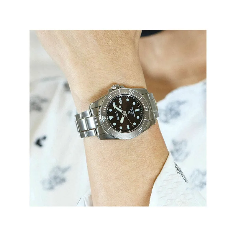 Seiko Prospex Solar Power Diver's 200M SNE571P1 Men's 200M Dive Watch with Silver-Tone Stainless Steel Case and Band