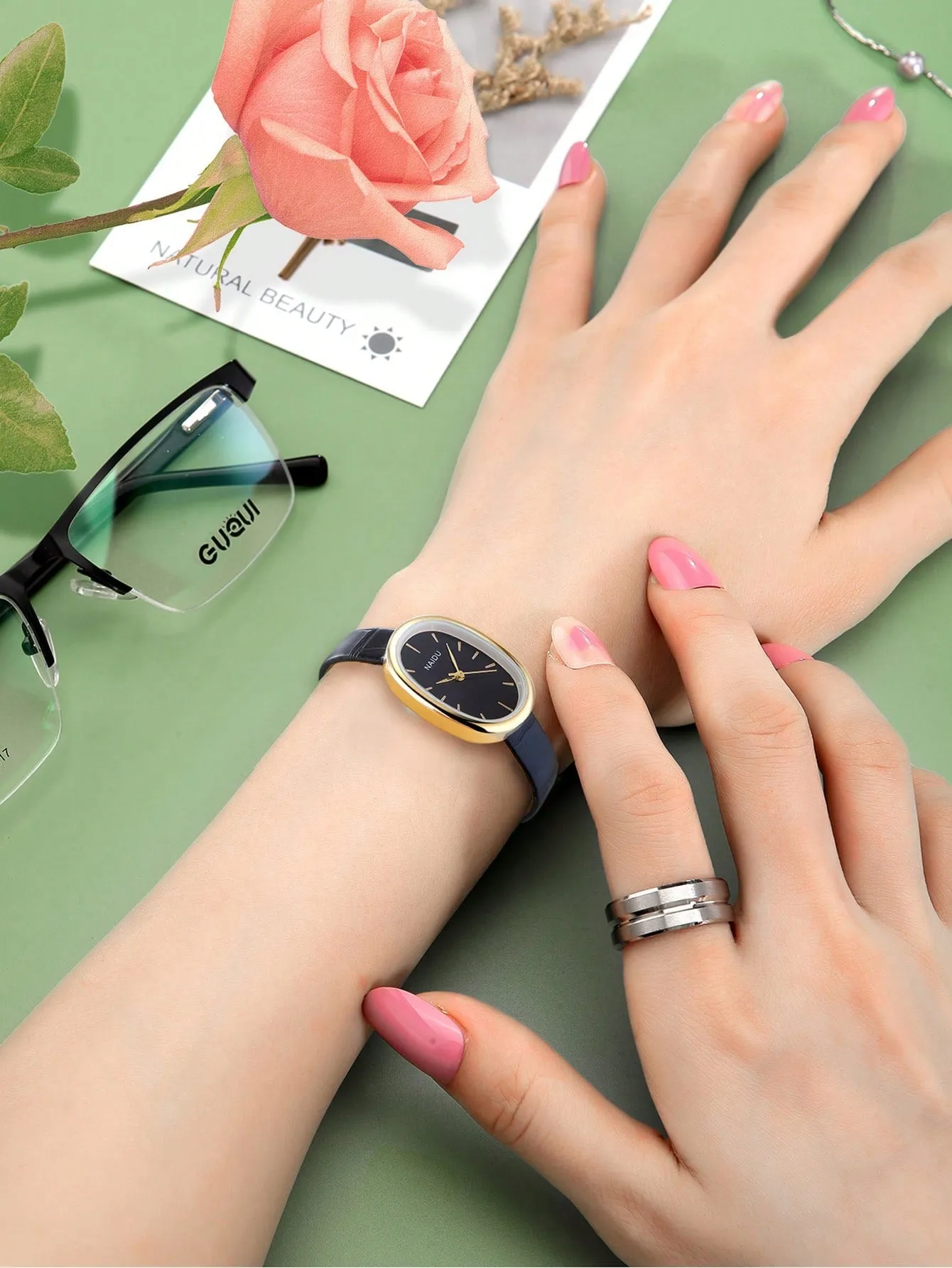 Vintage Minimalist Leather Strap Quartz Watch