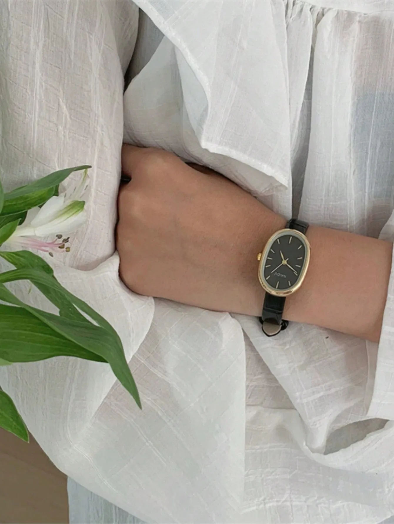 Vintage Minimalist Leather Strap Quartz Watch