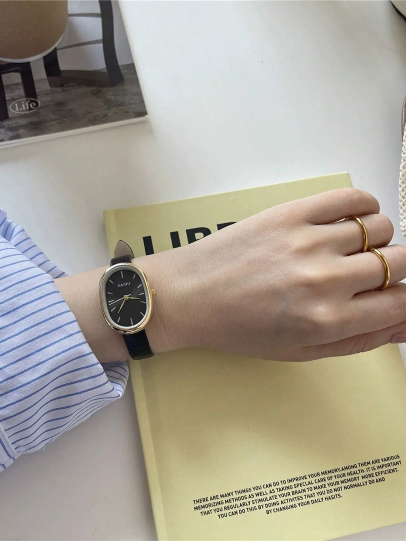 Vintage Minimalist Leather Strap Quartz Watch