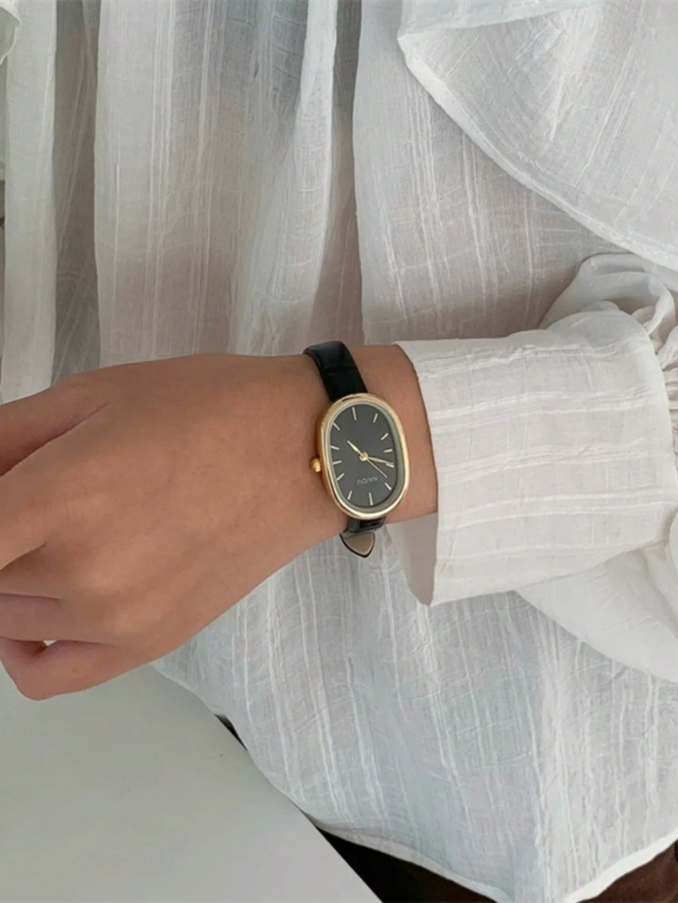 Vintage Minimalist Leather Strap Quartz Watch