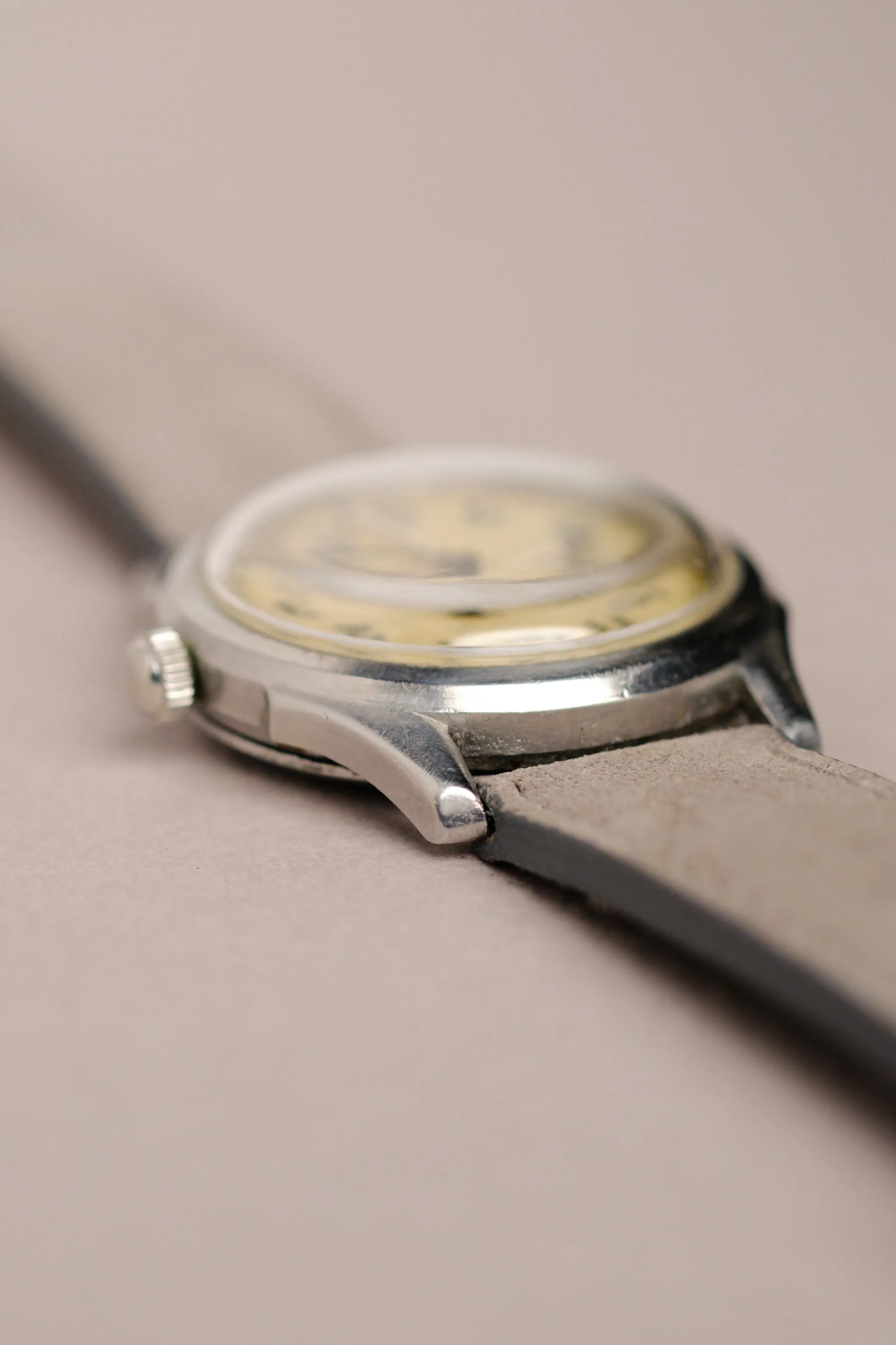 Vintage Universal Geneve 20721 - 1940's
