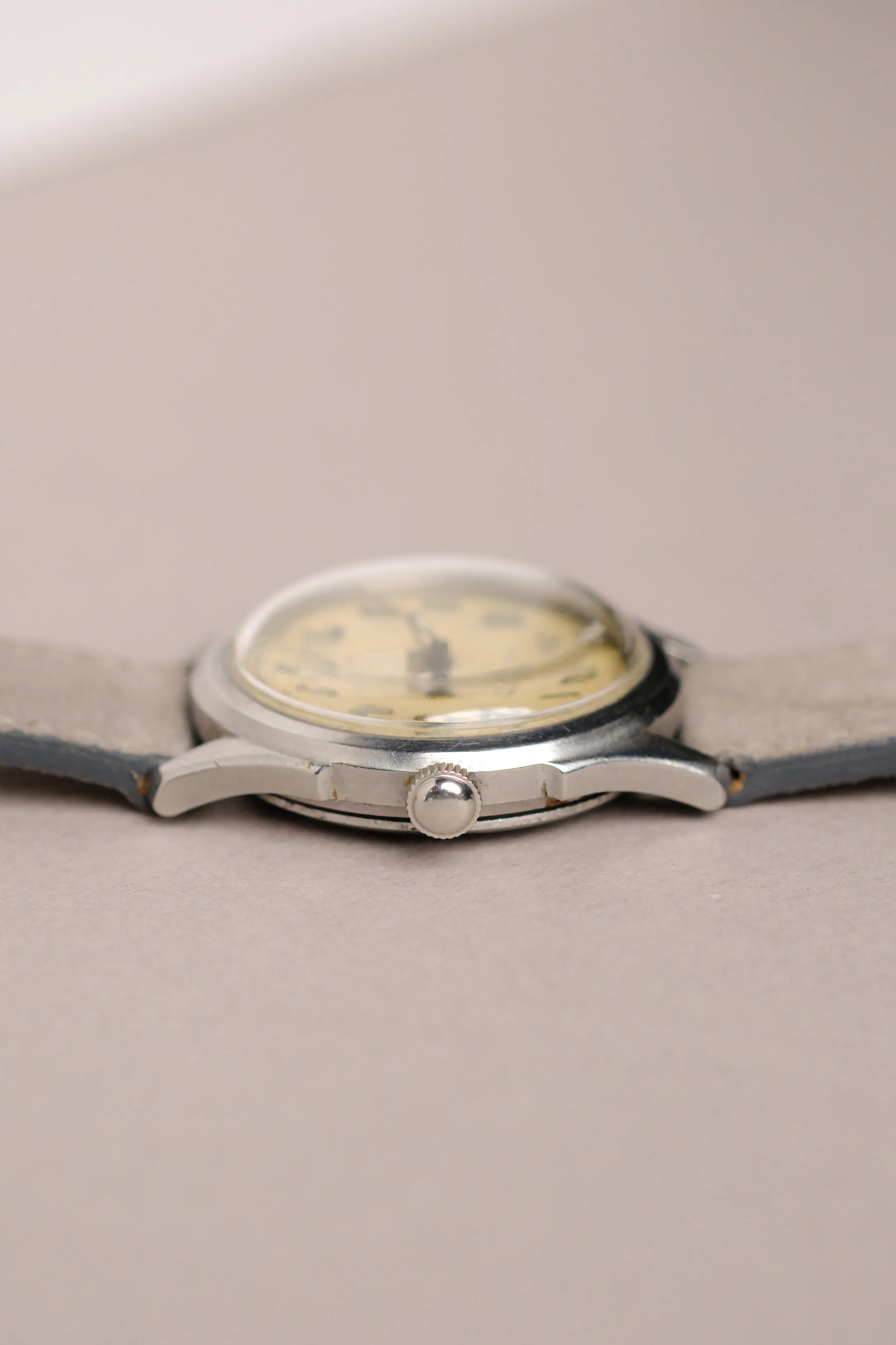 Vintage Universal Geneve 20721 - 1940's