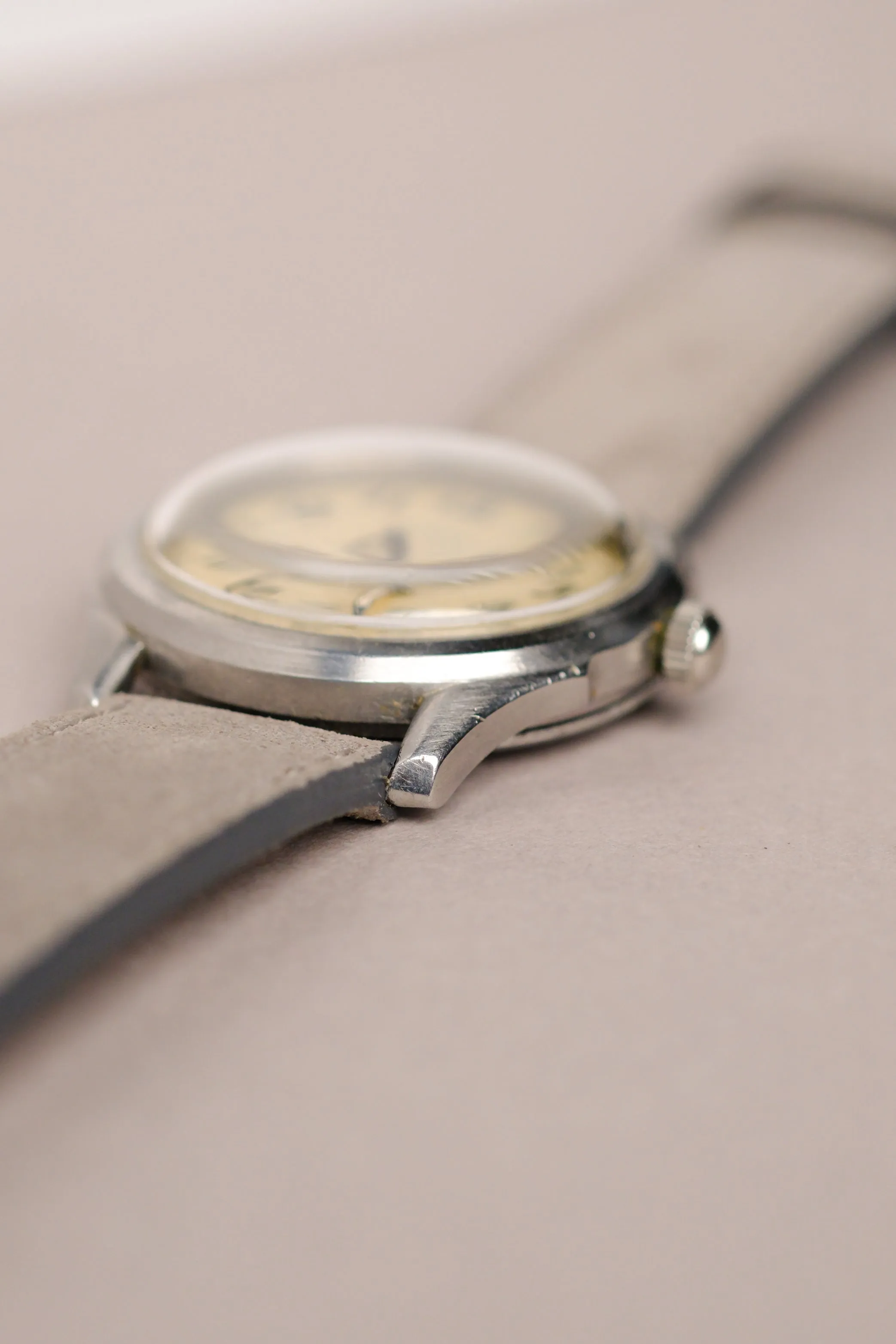 Vintage Universal Geneve 20721 - 1940's