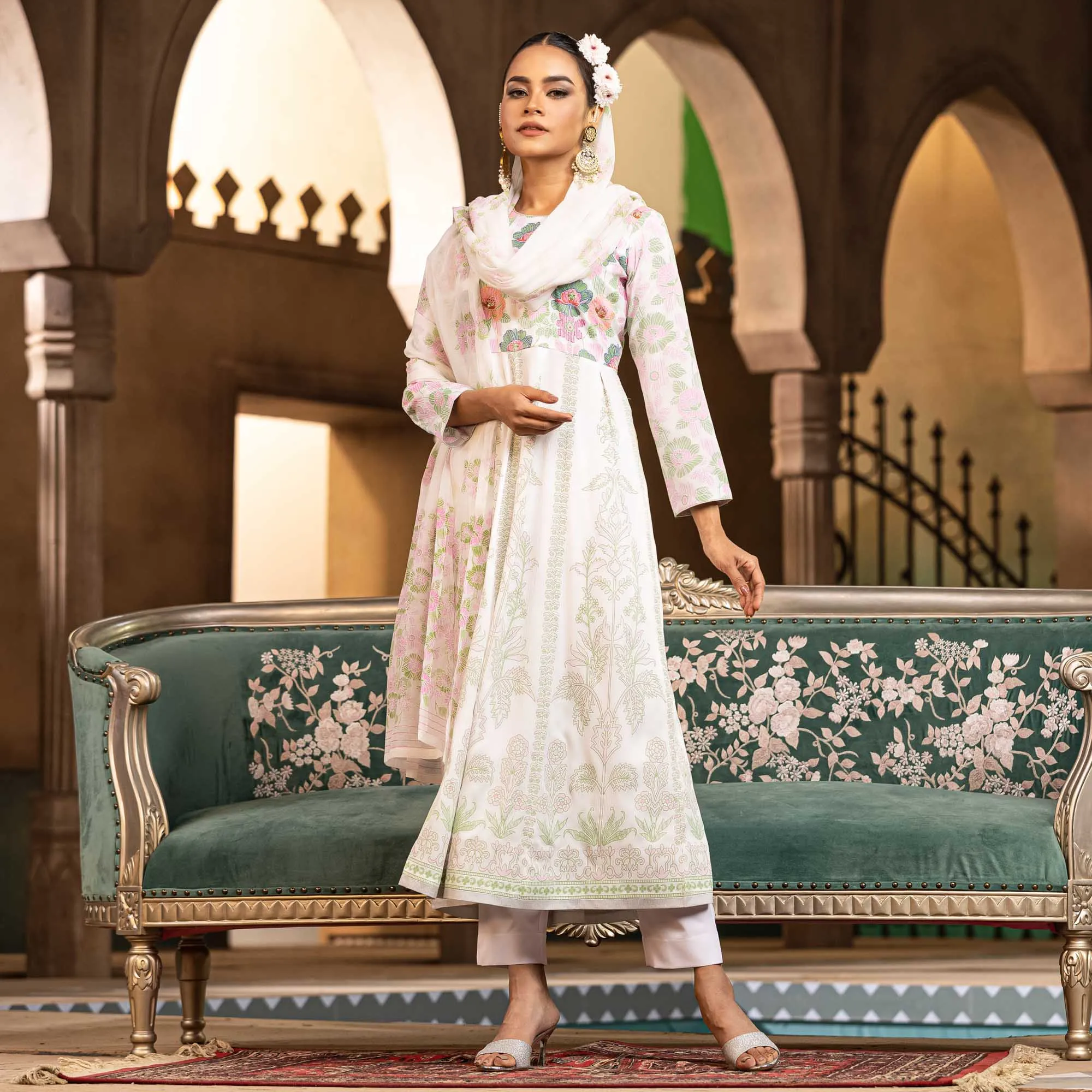 Women White Ethnic Set